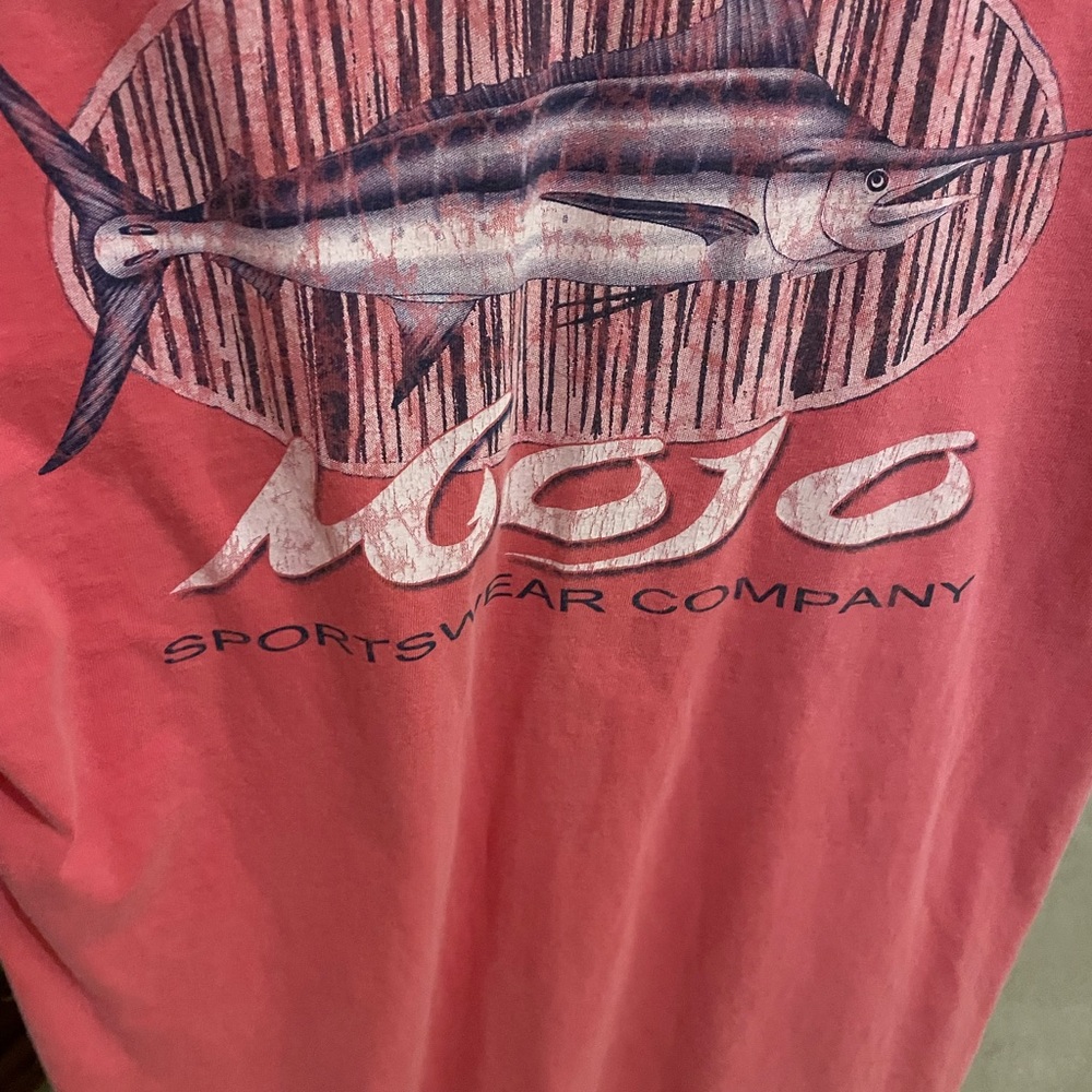 Such a cool tshirt. Size Small Mojo